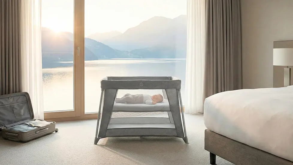 Sono seguro fora de casa: checklist, rotina e como escolher berço portátil (2026)